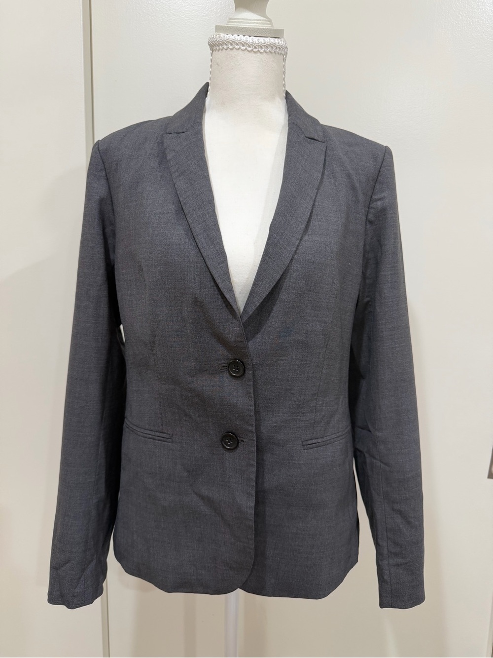 Theory Gray Two-Button Notch Lapel Blazer